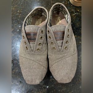 Tom’s slip on loafers